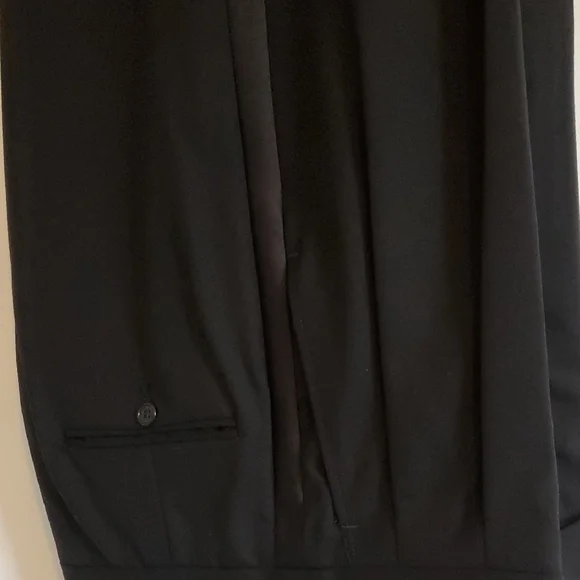 Brooks Brothers Elegant Black Tuxedo